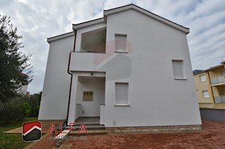 Croazia, Vodice, spaziosa casa in vendita con tre appartamenti