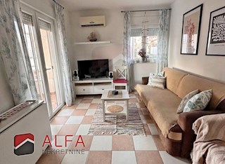 Croazia, Vodice – appartamento con una camera da letto in vendita al primo piano, vicino al mare