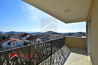 Croazia, Tribunj, appartamento con due camere da letto in vendita, secondo piano, vista mare