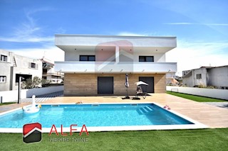 Croazia, Vodice, in vendita è una nuova casa indipendente moderna con piscina