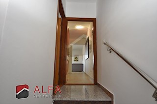 Croazia, Vodice, appartamento arredato e confortevole in vendita, primo piano