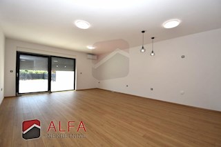 Croazia, Vodice, nuovo appartamento con due camere da letto in vendita, piano terra, giardino