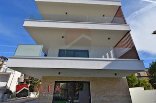 Vodice centro, ATTRAENTE, nuovo appartamento con tre camere da letto in vendita al primo piano ​