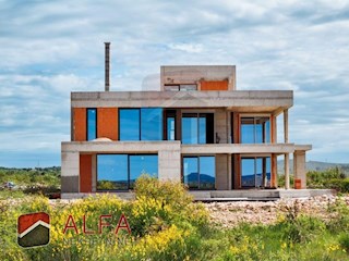 Croazia, Vodice – villa moderna in vendita, con piscina, garage e vista panoramica sul mare