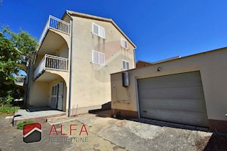 Croazia, Vodice, Srima, casa indipendente in vendita con 5 appartamenti, vicino al mare