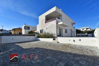 Croazia, Vodice, nuova casa bifamiliare in vendita, con piscina