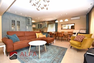 Croazia, Vodice - elegante casa unifamiliare in vendita su un terreno di 1.382 m²