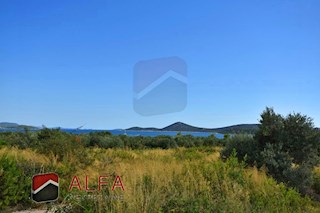 Croazia,Tribunj, in vendita attraente terreno edificabile con vista mare