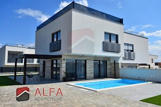 Croazia, Vodice, nuova casa bifamiliare completamente arredata in vendita, con piscina