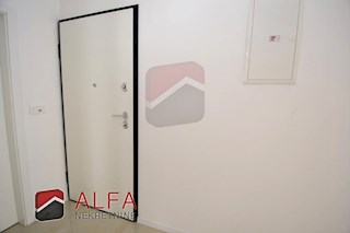 Croazia, centro di Vodice – in vendita: appartamento nuovo con due camere da letto, primo piano