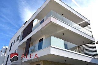 Vodice centro, ATTRAENTE, vendesi appartamento trilocale al secondo piano con terrazza sul tetto ​