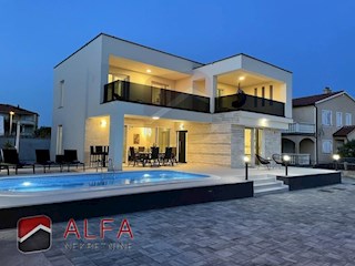 Croazia, Vodice – moderna casa di famiglia di nuova costruzione con piscina in vendita