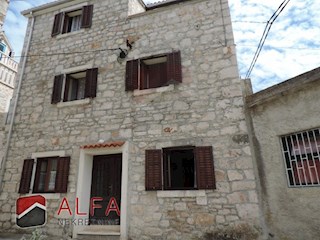 Croazia, Isola di Prvić, Šepurine, antica casa in pietra in vendita con vista mare