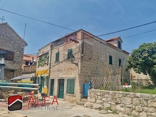 Croazia, Isola di Prvić, Šepurine, vecchia casa in pietra in vendita, da ristrutturare, vicino al mare, vista mare