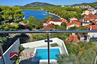 Croazia, Tribunj, casa in vendita con piscina e magnifica vista panoramica sul mare