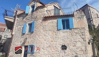 Croazia, Isola di Prvić, Šepurine, antica casa in pietra in vendita con vista mare