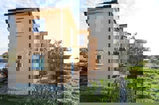 Dignano, Istria – Bella casa bifamiliare in una posizione tranquilla con vista