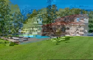 Istria, Tinjan, Ottima casa con piscina immersa nella natura