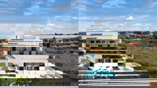 Parenzo - Nuova casa moderna con piscina