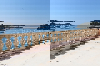 Rovigno, bilocale in centro, prima fila al mare