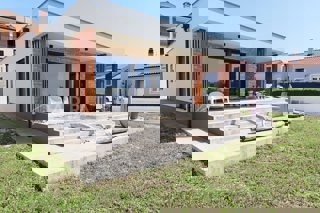 Rovigno, dintorni, casa familiare con ampio cortile