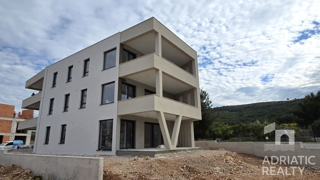 Tribunj, appartamento trilocale con ampio terrazzo