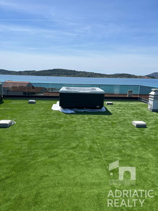 Srima, appartamento bilocale e monolocale con terrazza sul tetto, vista mare