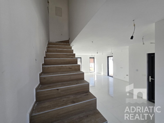 Srima, Vodice, moderna doppia casa con piscina - consegna primavera 2025