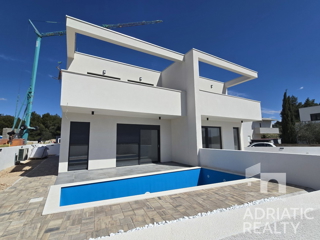 Srima, Vodice, moderna doppia casa con piscina - consegna primavera 2025