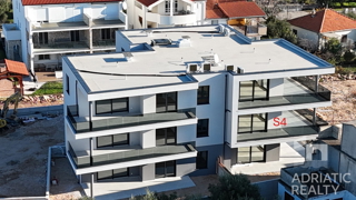 Tribunj, appartamento con tre camere da letto e grande terrazza in una nuova costruzione