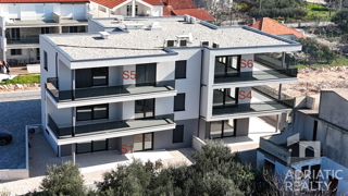 Tribunj, appartamento con tre camere da letto e grande terrazza in una nuova costruzione