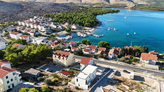 Žaborić, villa esclusiva con vista panoramica e piscina, a 150 m dalla spiaggia