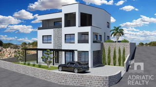 Vodice, appartamento al piano terra con cortile di 245 m2, OTTIMA OCCASIONE