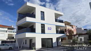 Vodice, moderno bilocale in posizione tranquilla