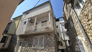 Zaton, casa in pietra nel centro del paese, a pochi metri dalla riva