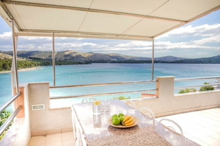 Žaborić, splendida casa con appartamenti con vista mare da tutti i piani, a 30 m dal mare