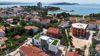 Vodice, appartamento su due piani in una moderna nuova costruzione vicino alla spiaggia