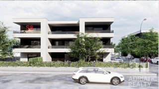 Srima, appartamento trilocale con terrazza e 2 posti auto, a 300 m dal mare