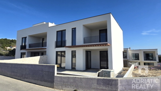 Vodice, moderna dvojna kuća s pogledom na more