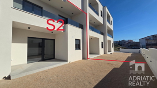 Vodice, nuova costruzione, appartamento su due livelli con due camere da letto e terrazza