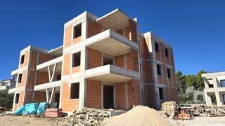 Vodice, appartamento con due camere da letto con giardino