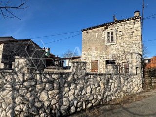 Idillio istriano vicino ad Albona: Antichità in pietra con grande potenziale a Nedešćina