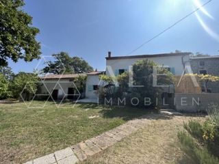 Casa con piscina in posizione unica con 70.000 m2 di giardino