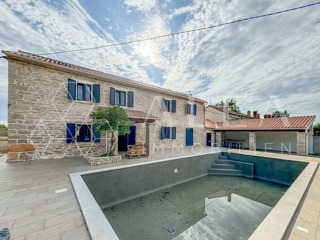 Bellissima casa in pietra recentemente ristrutturata con giardino di 2000 m2