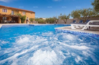 Una bellissima villa con piscina a Banjole è in vendita