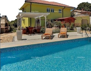 Casa con piscina! Medolino!