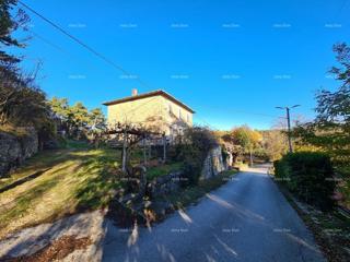 Vendiamo una vecchia casa in pietra d'Istria con vista su Grisignana.