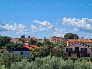 Peroj, nuova costruzione che offre un appartamento con una bellissima vista, pronto a trasferirsi immediatamente.