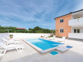 La casa con piscina, VALBANDON