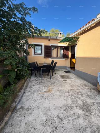 Vendita di una casa in zona centrale con edificio accessorio, Pola!